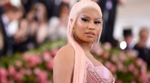 NICKI MINAJ BİRİNCİ BEBEĞİNE GEBE