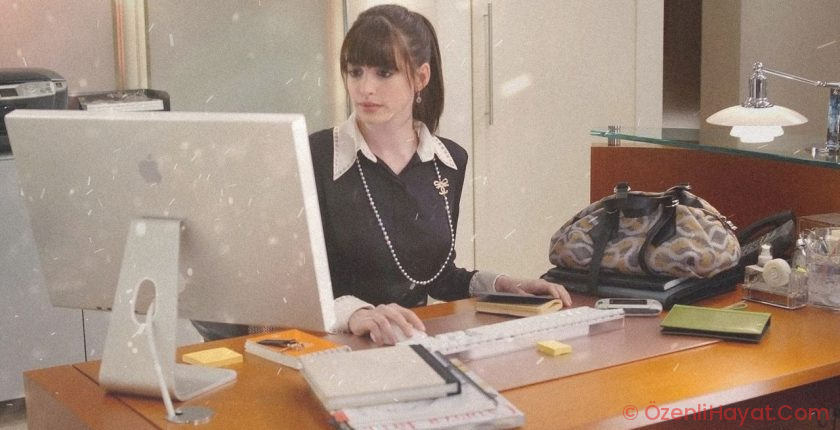 Office Air Is Ruining Your Makeup: Here’s How to Prep Your Skin to Avoid It