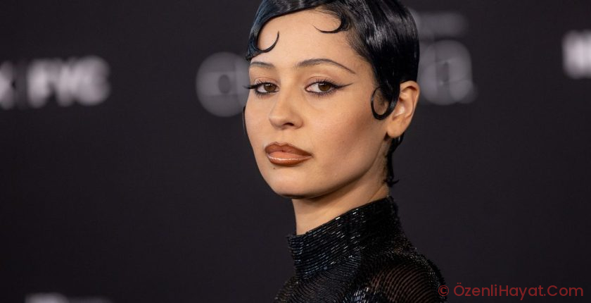 ‘Revenge Eyeliner’ Is the New Revenge Dress ‘Revenge Eyeliner’ Is the New Revenge Dress