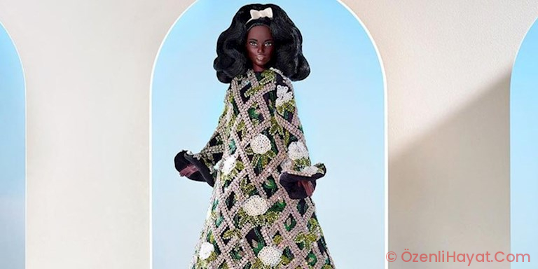 RICHARD QUINN’İN YENİ KOLEKSİYONUNU BARBIE TAŞIYOR! RICHARD QUINN’İN YENİ KOLEKSİYONUNU BARBIE TAŞIYOR!