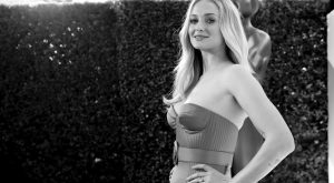 SOPHIE TURNER HAMİLELİK FOTOĞRAFLARINI PAYLAŞTI