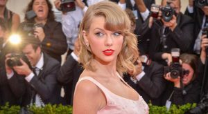 TAYLOR SWIFT CİNSİYETÇİ YORUMLARA KARŞILIK VERDİ TAYLOR SWIFT CİNSİYETÇİ YORUMLARA KARŞILIK VERDİ