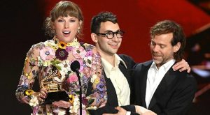 TAYLOR SWIFT’İN KAZANDIĞI MÜKAFATIN TARİHİ BİR KIYMETİ VAR