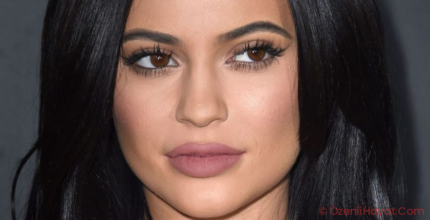 The #1 Brow Pencil Mistake, According to Kylie Jenner's Makeup Artist