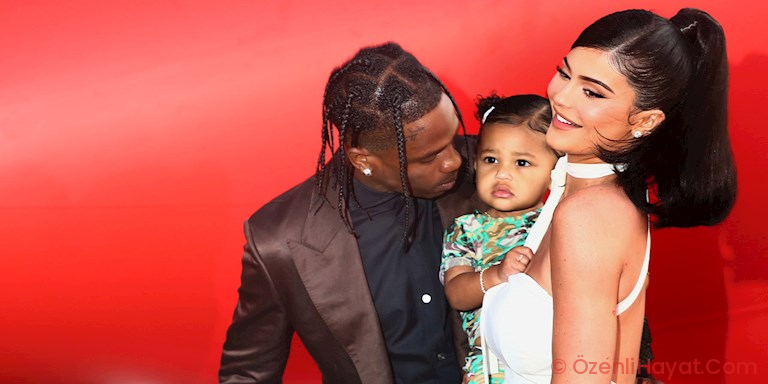 TRAVIS SCOTT KIZI STORMİ’Yİ YETİŞTİRME STİLİ HAKKINDA KONUŞTU TRAVIS SCOTT KIZI STORMİ’Yİ YETİŞTİRME STİLİ HAKKINDA KONUŞTU