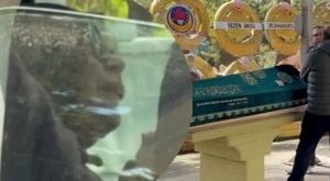 Tülay Özer son seyahatine uğurlandı: Zerrin Özer cenazede kötülük geçirdi
