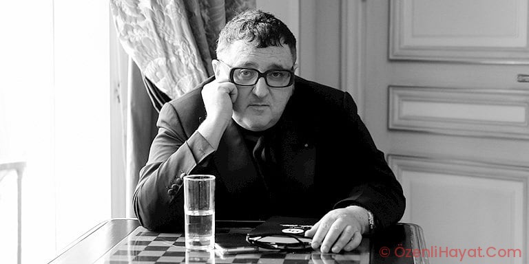 ALBER ELBAZ ANISINA BİR DEFİLE DÜZENLENİYOR ALBER ELBAZ ANISINA BİR DEFİLE DÜZENLENİYOR