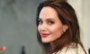 ANGELINA JOLIE BEKARLIĞA ALIŞMAYA BAŞLAMIŞ ANGELINA JOLIE BEKARLIĞA ALIŞMAYA BAŞLAMIŞ