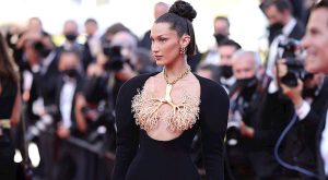 BELLA HADID NEFESİMİZİ KESTİ!