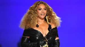 BEYONCE’NİN YENİ MÜZİKLERİ YOLDA!