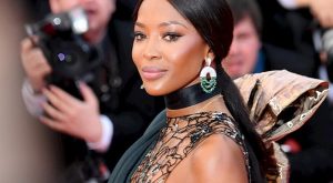 BURBERRY’NİN YENİ KAMPANYASININ YÜZÜ NAOMI CAMPBELL OLDU