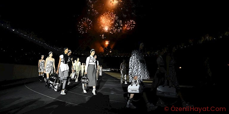 DIOR CRUISE 2022 DEFİLESİYLE İLGİLİ BİLİNMEYENLER DIOR CRUISE 2022 DEFİLESİYLE İLGİLİ BİLİNMEYENLER