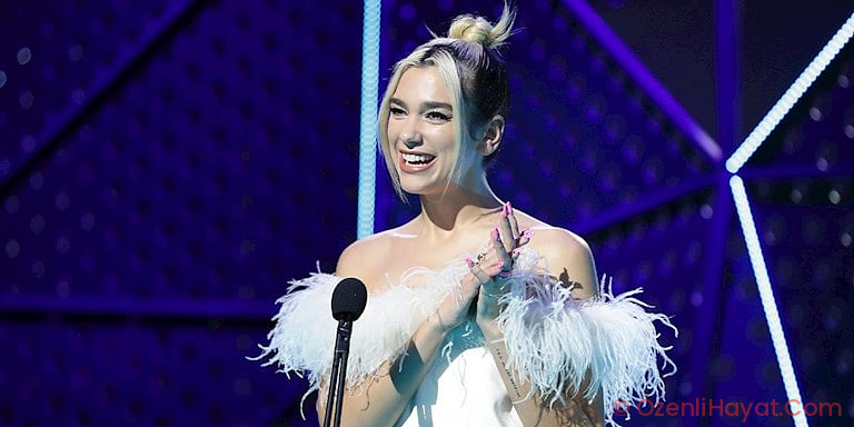 DUA LIPA YENİ SAÇ TARZIMIZA İLHAM KAYNAĞI OLUYOR DUA LIPA YENİ SAÇ TARZIMIZA İLHAM KAYNAĞI OLUYOR