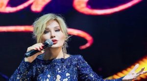 Emel Sayın’dan korkutan sıhhat açıklaması: Bir mühlet tedavi görmem gerekiyor Emel Sayın’dan korkutan sıhhat açıklaması: Bir mühlet tedavi görmem gerekiyor