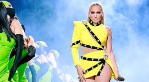 JENNIFER LOPEZ HAYATININ EN HOŞ VAKİTLERİNİ YAŞIYOR