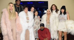 KANYE WEST, KARDASHIAN AİLESİNİ TWITTER’DAN TAKİP ETMEYİ BIRAKTI