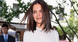 Katie Holmes Mastered the Arka of Styling Gray Jeans for Summer in Just 4 Steps