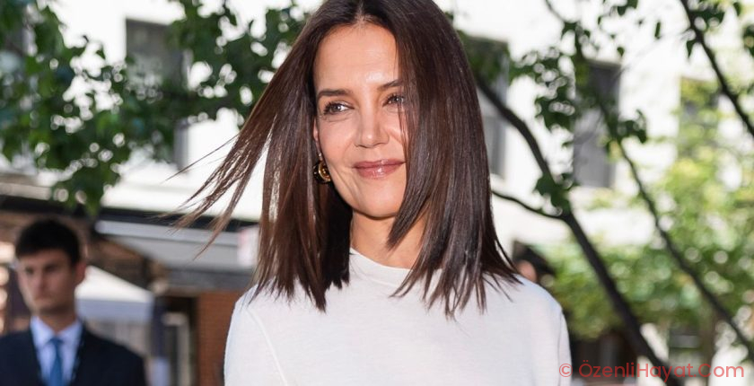 Katie Holmes Mastered the Arka of Styling Gray Jeans for Summer in Just 4 Steps Katie Holmes Mastered the Arka of Styling Gray Jeans for Summer in Just 4 Steps