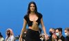 KENDALL JENNER PODYUMA GERİ DÖNDÜ KENDALL JENNER PODYUMA GERİ DÖNDÜ
