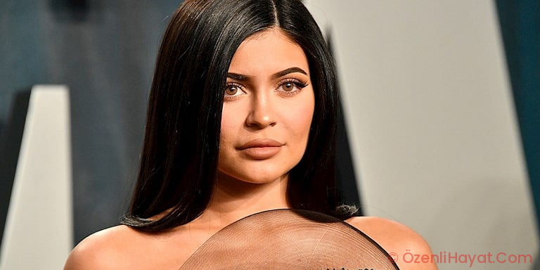 KYLIE JENNER BİR MAYO MARKASI KURUYOR