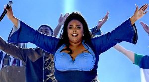LIZZO FİLTRELERE KARŞI!