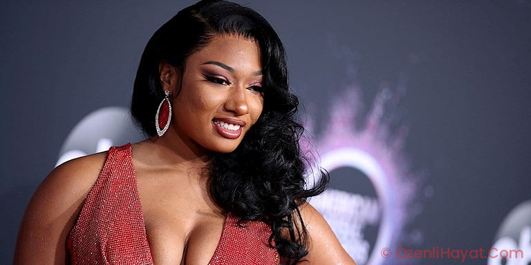 MEGAN THEE STALLION’DAN TÜM VÜCUTLAR İÇİN MAYO KOLEKSİYONU