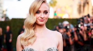 SOPHIE TURNER OYUNCULUĞA GERİ DÖNÜYOR SOPHIE TURNER OYUNCULUĞA GERİ DÖNÜYOR