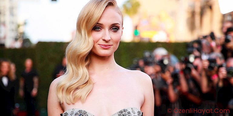 SOPHIE TURNER OYUNCULUĞA GERİ DÖNÜYOR SOPHIE TURNER OYUNCULUĞA GERİ DÖNÜYOR
