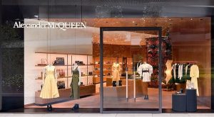 TÜRKİYE’DEKİ BİRİNCİ ALEXANDER MCQUEEN BUTİĞİ ŞİDDETLİ CENTER’DA AÇILDI TÜRKİYE’DEKİ BİRİNCİ ALEXANDER MCQUEEN BUTİĞİ ŞİDDETLİ CENTER’DA AÇILDI