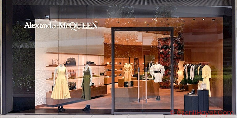 TÜRKİYE’DEKİ BİRİNCİ ALEXANDER MCQUEEN BUTİĞİ ŞİDDETLİ CENTER’DA AÇILDI TÜRKİYE’DEKİ BİRİNCİ ALEXANDER MCQUEEN BUTİĞİ ŞİDDETLİ CENTER’DA AÇILDI