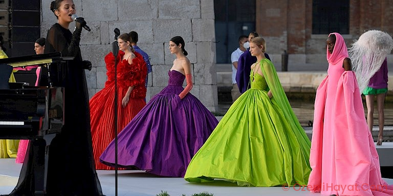 VALENTINO SONBAHAR 2021 COUTURE GÖSTERİSİ