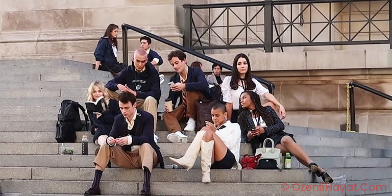 YENİ GOSSIP GIRL DİZİSİNİN YAYIN TARİHİ MUHAKKAK OLDU YENİ GOSSIP GIRL DİZİSİNİN YAYIN TARİHİ MUHAKKAK OLDU